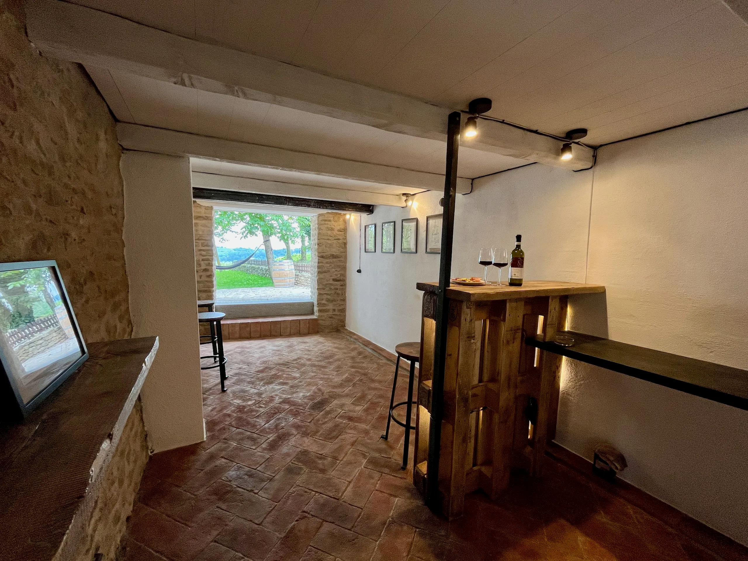 Saletta enoteca, terza vista
