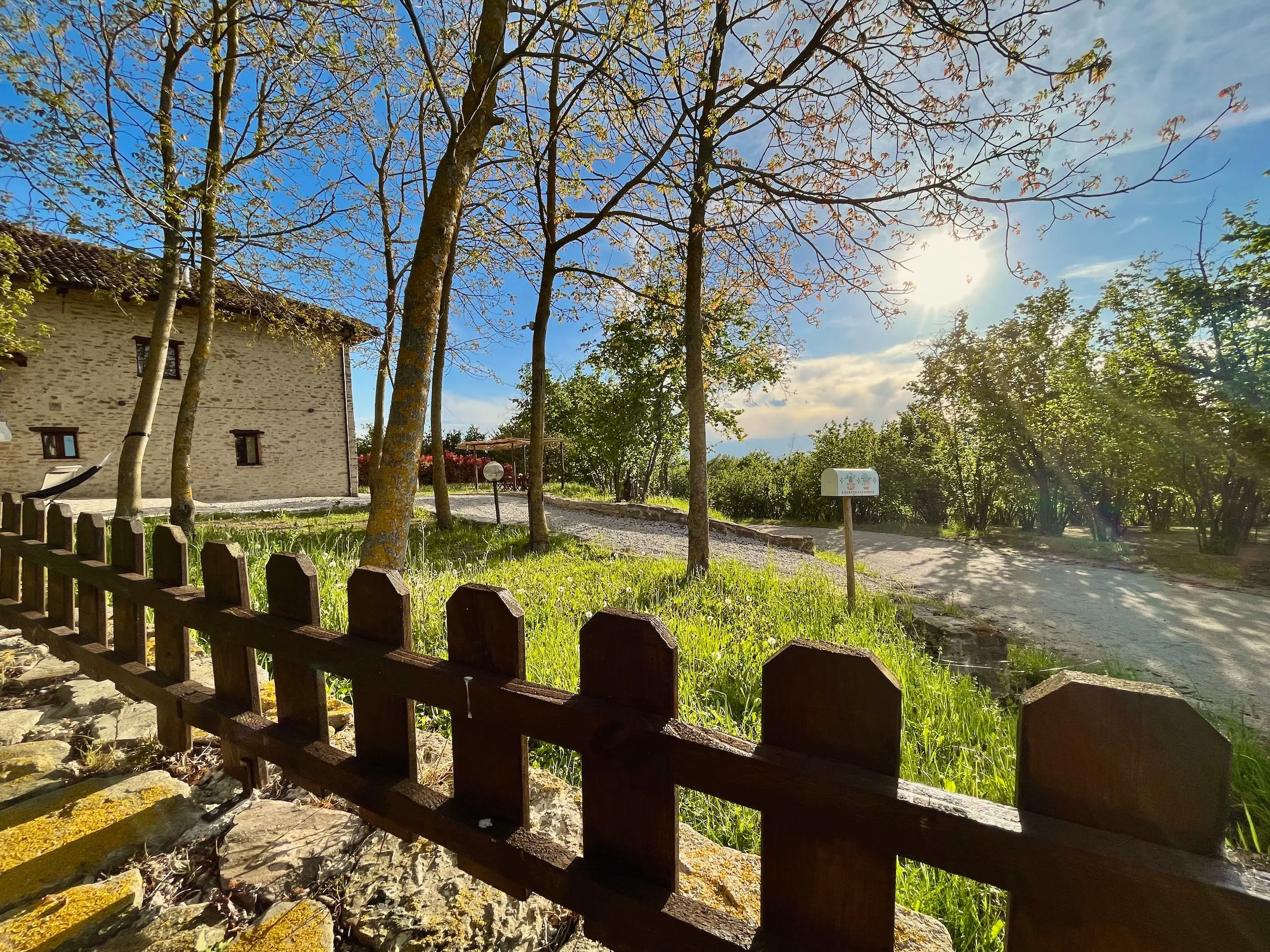 La casa vista dal lato del vicino