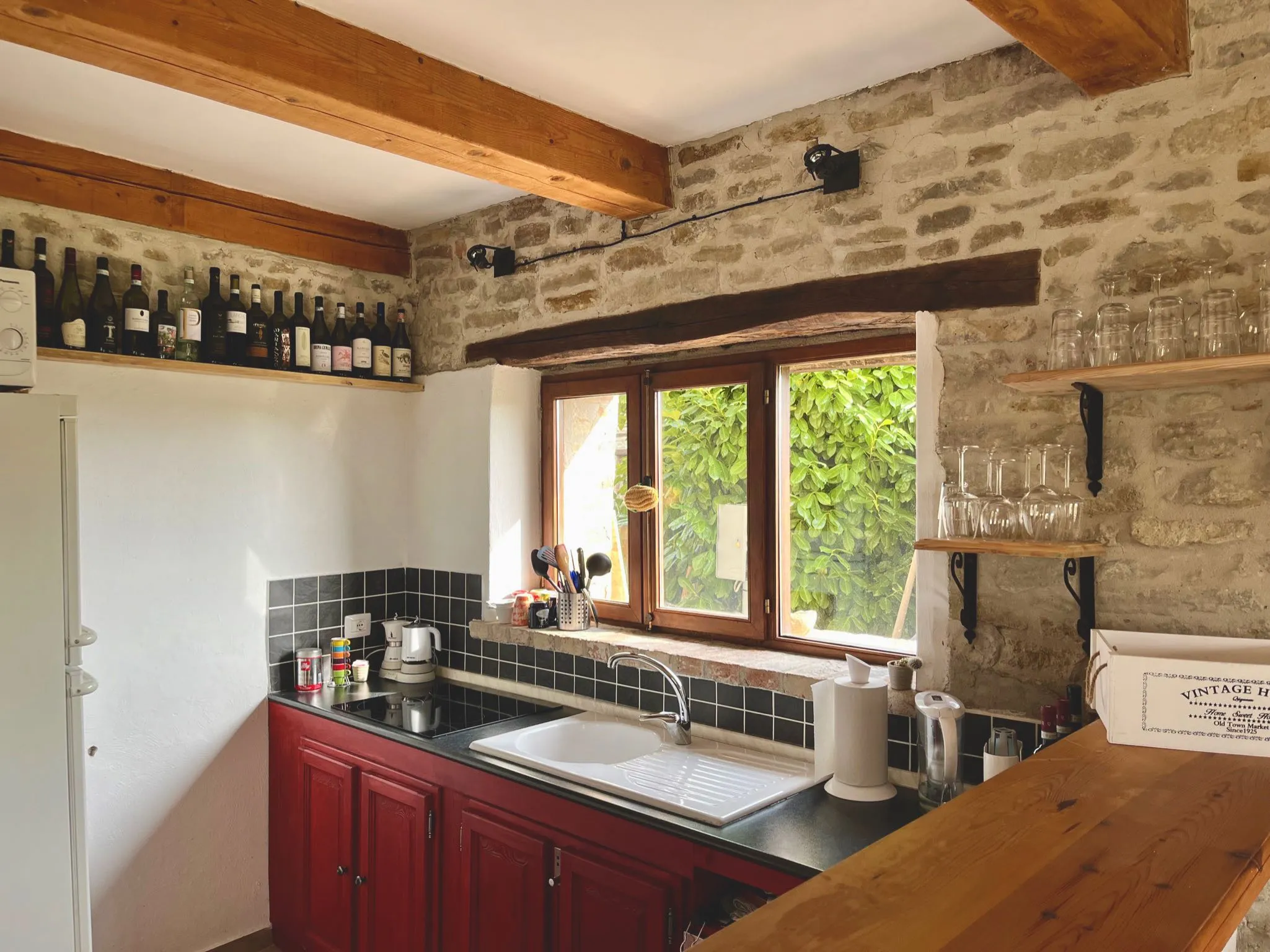 Cucina con piano a induzione e forno