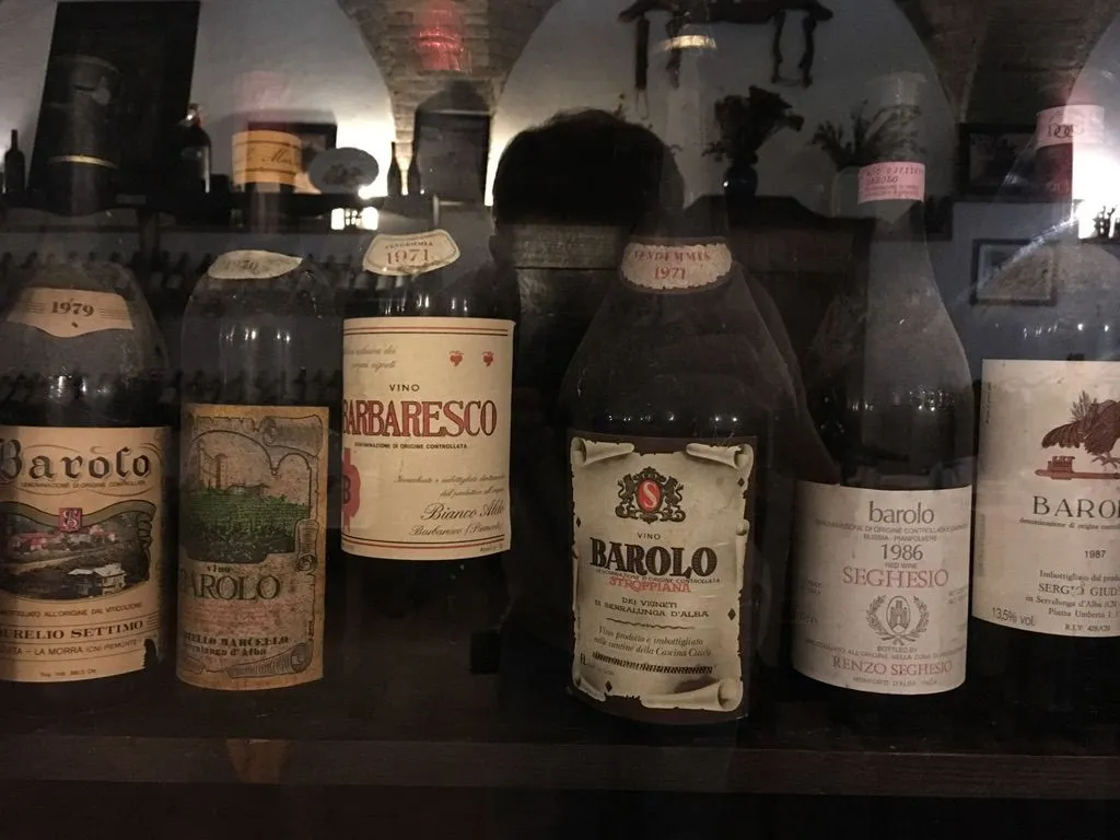 Historische Barolo- und Barbaresco-Flaschen
